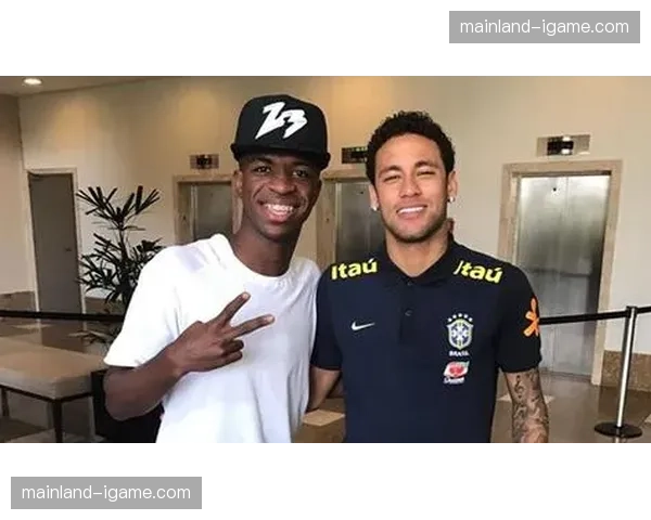 维尼修斯续约谈判进行中 进球后亲吻队徽表忠心